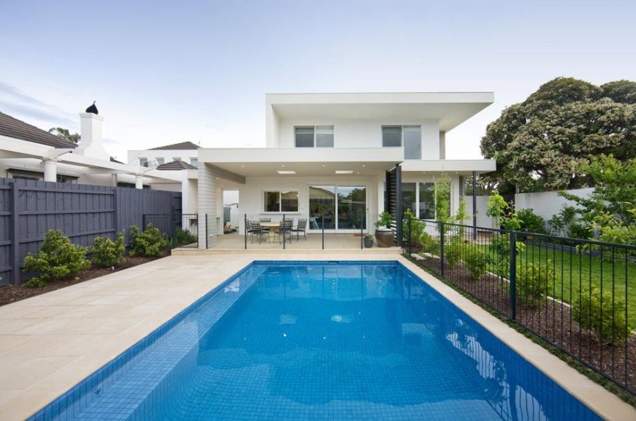 Outdoor entertainment and family luxury - Hockley Residence Brighton